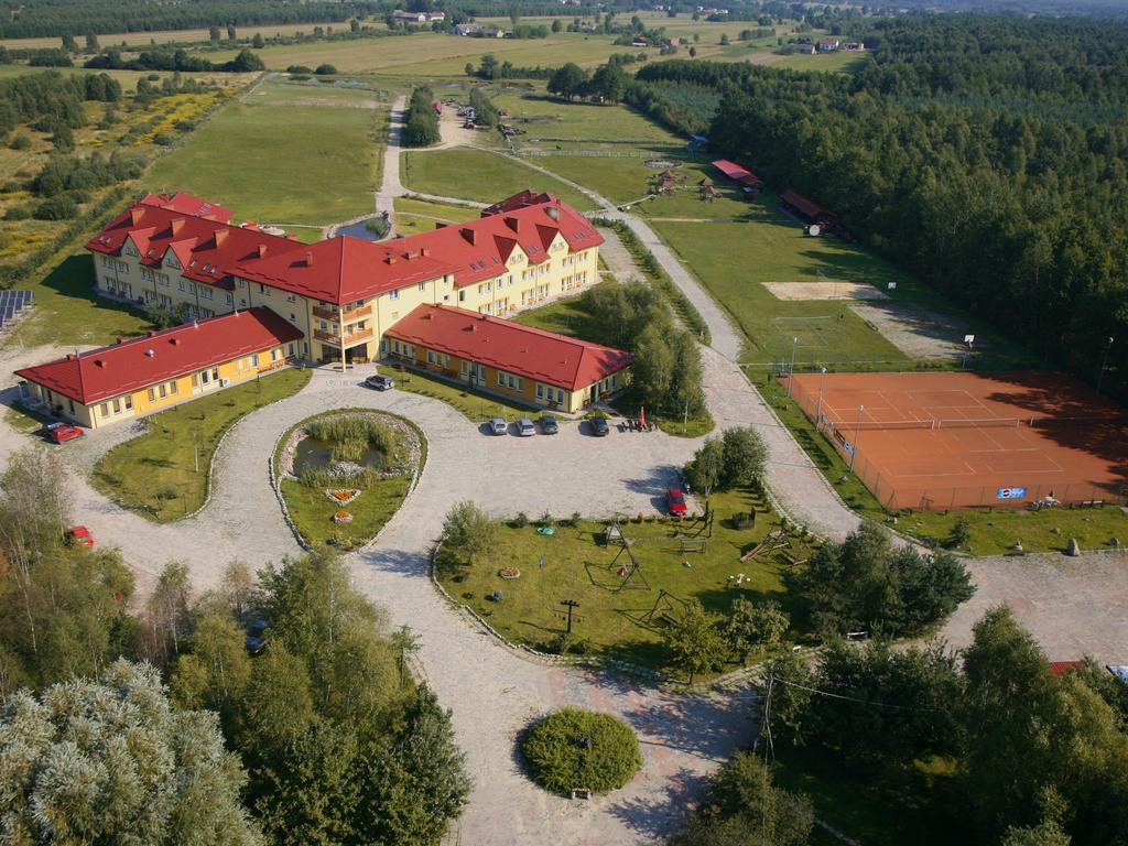 Obok Lasu Hotel Grebiszew Exterior foto